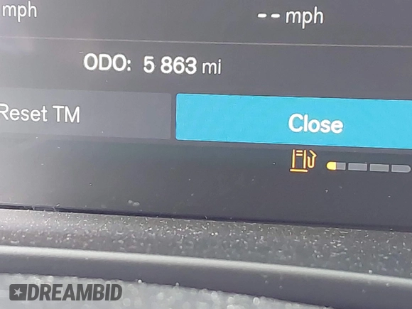 2024 Volvo XC40 Plus Bright Theme with VIN YV4L12UE2R2356332, listed as a IAAI auction lot 40734339 with 5,863 mi miles. Bid and sale history available at carsss.com. Image 16.