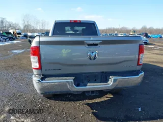 2019 Ram 2500 Big Horn with VIN 3C6UR5JL7KG650270, listed as a IAAI auction lot 41421338 with 107,405 mi miles. Bid and sale history available at carsss.com. Image 16.
