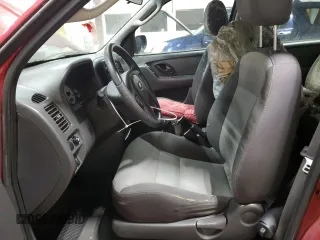 2004 Ford Escape XLS Value with VIN 1FMYU02B44KA62755, listed as a Copart auction lot 81717154 with 127,158 mi miles and Clean Title. Bid and sale history available at DreamBid. Image 7.