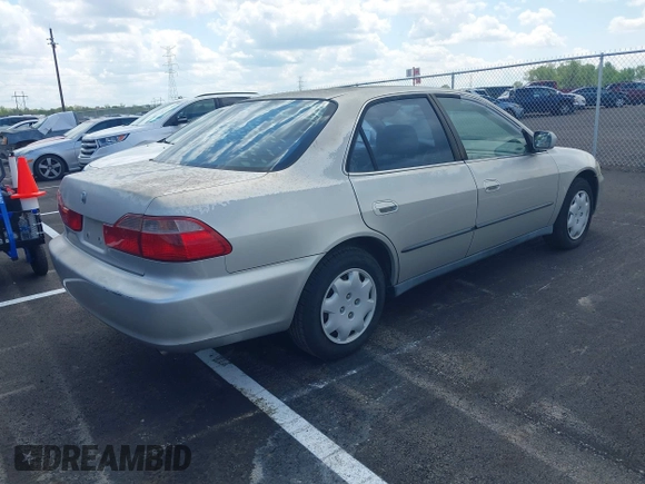 1999 Honda Accord LX z VIN 1HGCG5648XA164103, wystawiony jako IAAI lot #42020624 z przebiegiem 244 346 mil mil oraz . Historia ofert i sprzedaży dostępna na DreamBid. Obrazek 4.
