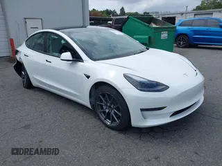 2023 Tesla Model 3 z VIN 5YJ3E1EA6PF509527, wystawiony jako IAAI lot #40123195 z przebiegiem 14 696 mil mil oraz . Historia ofert i sprzedaży dostępna na DreamBid. Obrazek 1.