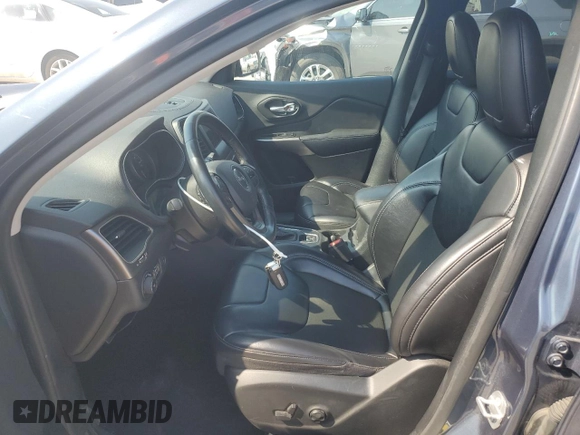2019 Jeep Cherokee Latitude Plus с VIN 1C4PJLLX6KD384089, выставлен на аукционе Copart как лот 49049555 с пробегом 37 490 миль миль и Списание • Salvage title. История ставок и продаж доступна на DreamBid. Изображение 7.