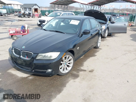 2011 BMW 3 Series 328i xDrive z VIN WBAPK7G55BNN87270, wystawiony jako IAAI lot #41907780 z przebiegiem 168 844 mil mil oraz . Historia ofert i sprzedaży dostępna na DreamBid. Obrazek 19.