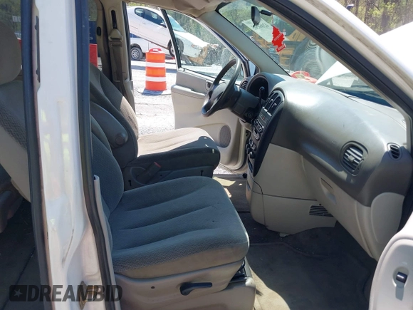 2005 Dodge Caravan with VIN 1D4GP24R15B314267, listed as a IAAI auction lot 42066505 with 207,810 mi miles. Bid and sale history available at carsss.com. Image 5.