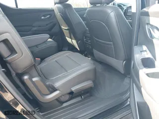 2020 Chevrolet Traverse LT Leather with VIN 1GNERHKW7LJ323401, listed as a IAAI auction lot 41781030 with 25,189 mi miles. Bid and sale history available at carsss.com. Image 8.