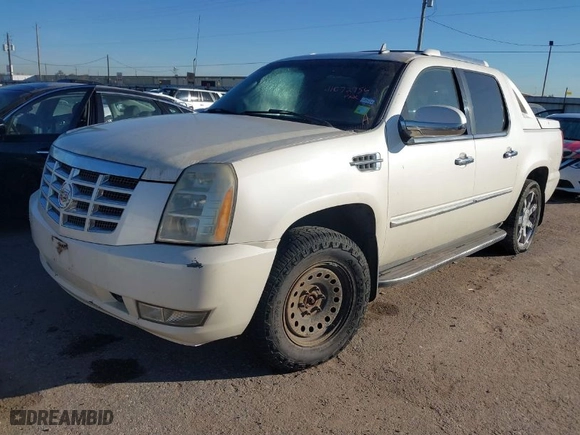 2007 Cadillac Escalade EXT with VIN 3GYFK62897G227813, listed as a IAAI auction lot 41072956 with 146,505 mi miles. Bid and sale history available at carsss.com. Image 2.