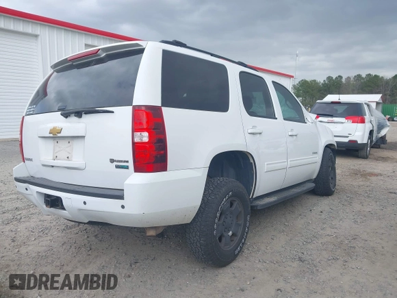 2012 Chevrolet Tahoe LS z VIN 1GNSKAE00CR283377, wystawiony jako IAAI lot #41848535 z przebiegiem Nie podano mil oraz . Historia ofert i sprzedaży dostępna na DreamBid. Obrazek 4.