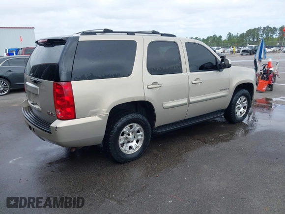 2007 GMC Yukon SLE w/3SA with VIN 1GKFC13C47J352715, listed as a IAAI auction lot 41930018 with 201,476 mi miles. Bid and sale history available at carsss.com. Image 4.