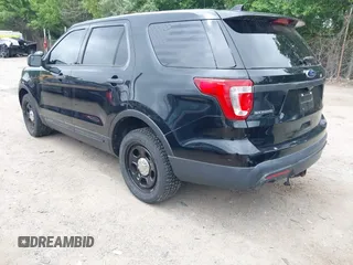 2017 Ford Police Interceptor Utility z VIN 1FM5K8AR8HGA37503, wystawiony jako IAAI lot #42414520 z przebiegiem 107 551 mil mil oraz . Historia ofert i sprzedaży dostępna na DreamBid. Obrazek 3.