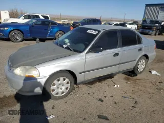 1998 Honda Civic DX z VIN 2HGEJ6521WH557165, wystawiony jako Copart lot #49696105 z przebiegiem 220 779 mil mil oraz Szkoda całkowita • Salvage title. Historia ofert i sprzedaży dostępna na DreamBid. Obrazek 1.