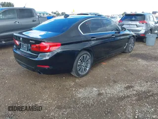 2018 BMW 5 Series 530i z VIN WBAJA5C54JWA38285, wystawiony jako IAAI lot #41390399 z przebiegiem 74 840 mil mil oraz . Historia ofert i sprzedaży dostępna na DreamBid. Obrazek 4.