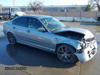 2005 BMW 3 Series 330i with VIN WBAEV53425KM41897, listed as a IAAI auction lot 41818391 with 155,731 mi miles. Bid and sale history available at carsss.com. Image 1.