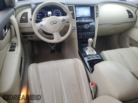 2016 Infiniti QX70 z VIN JN8CS1MU7GM670825, wystawiony jako Copart lot #43550055 z przebiegiem 61 773 mil mil oraz Szkoda całkowita • Salvage title. Historia ofert i sprzedaży dostępna na DreamBid. Obrazek 8.