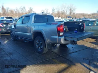 2018 Toyota Tacoma SR with VIN 5TFCZ5AN3JX151479, listed as a IAAI auction lot 41428376 with 104,717 mi miles. Bid and sale history available at carsss.com. Image 3.