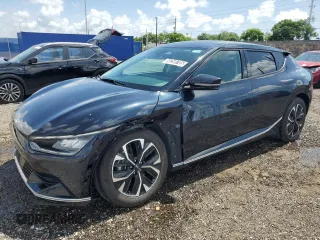 2023 Kia EV6 Wind z VIN KNDC34LA0P5604337, wystawiony jako Copart lot #60269705 z przebiegiem 29 312 mil mil oraz Czysty tytuł • Clean title. Historia ofert i sprzedaży dostępna na DreamBid. Obrazek 1.