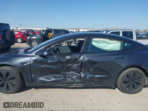 2024 Tesla Model 3 z VIN 5YJ3E1EA7RF721467, wystawiony jako IAAI lot #41857656 z przebiegiem 6 197 mil mil oraz . Historia ofert i sprzedaży dostępna na DreamBid. Obrazek 14.
