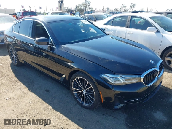 2021 BMW 5 Series 530i z VIN WBA53BH05MCF75051, wystawiony jako IAAI lot #41336049 z przebiegiem 71 933 mil mil oraz . Historia ofert i sprzedaży dostępna na DreamBid. Obrazek 1.