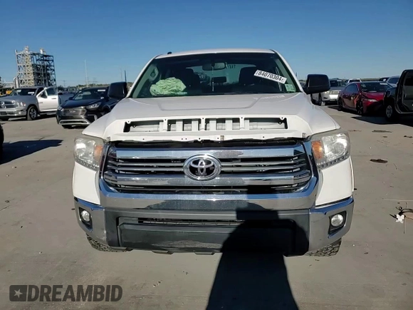 2017 Toyota Tundra SR5 z VIN 5TFEW5F17HX222295, wystawiony jako Copart lot #84070304 z przebiegiem 105 463 mil mil oraz Szkoda całkowita • Salvage title. Historia ofert i sprzedaży dostępna na DreamBid. Obrazek 10.