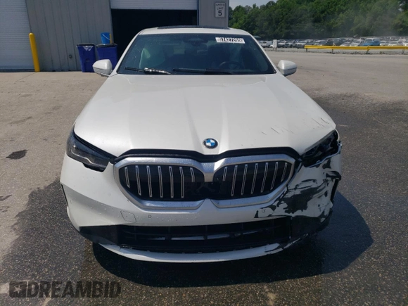 2024 BMW 5 Series 530i z VIN WBA43FJ00RCR49504, wystawiony jako Copart lot #57427265 z przebiegiem 30 326 mil mil oraz Szkoda całkowita • Salvage title. Historia ofert i sprzedaży dostępna na DreamBid. Obrazek 5.