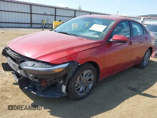 2024 Hyundai Elantra SEL z VIN KMHLM4DG5RU653537, wystawiony jako IAAI lot #42433134 z przebiegiem 37 478 mil mil oraz . Historia ofert i sprzedaży dostępna na DreamBid. Obrazek 2.