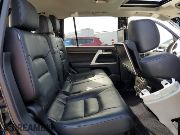 2016 Toyota Land Cruiser z VIN JTMCY7AJ1G4042914, wystawiony jako Copart lot #45317325 z przebiegiem 61 530 mil mil oraz Nie do naprawy • Non repairable. Historia ofert i sprzedaży dostępna na DreamBid. Obrazek 11.