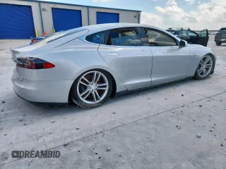 2013 Tesla Model S with VIN 5YJSA1CG5DFP03704, listed as a Copart auction lot 65143565 with Not provided miles and Clean title. Bid and sale history available at DreamBid. Image 3.