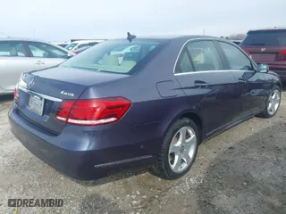 2014 Mercedes-Benz E-Class E 350 Luxury with VIN WDDHF8JB8EA917064, listed as a IAAI auction lot 41742771 with 132,619 mi miles. Bid and sale history available at carsss.com. Image 4.