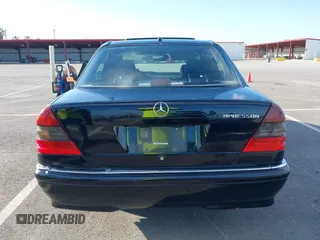 2000 Mercedes-Benz C 230 Kompressor z VIN WDBHA24G4YA799207, wystawiony jako IAAI lot #42010800 z przebiegiem 126 478 mil mil oraz . Historia ofert i sprzedaży dostępna na DreamBid. Obrazek 16.