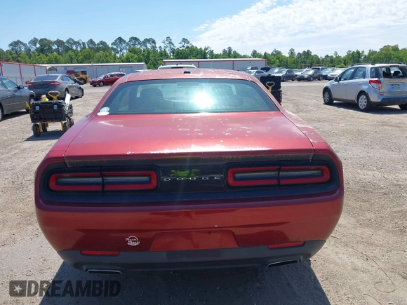 2017 Dodge Challenger SXT z VIN 2C3CDZAG8HH568476, wystawiony jako IAAI lot #42334027 z przebiegiem 161 515 mil mil oraz . Historia ofert i sprzedaży dostępna na DreamBid. Obrazek 16.