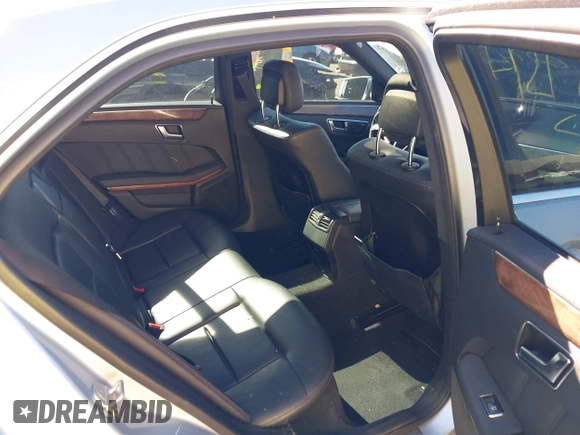 2013 Mercedes-Benz E 350 Luxury z VIN WDDHF5KB8DA670978, wystawiony jako IAAI lot #42176274 z przebiegiem 156 039 mil mil oraz . Historia ofert i sprzedaży dostępna na DreamBid. Obrazek 8.