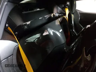 2023 Ferrari SF90 z VIN ZFF95NLA8P0299159, wystawiony jako Copart lot #52724044 z przebiegiem Nie podano mil oraz Szkody całkowita. Historia ofert i sprzedaży dostępna na DreamBid. Obrazek 10.