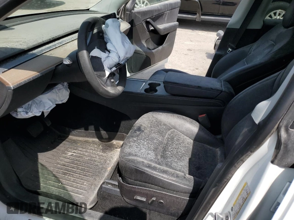 2022 Tesla Model Y Long Range z VIN 7SAYGAEE8NF378457, wystawiony jako Copart lot #56696905 z przebiegiem Nie podano mil oraz Czysty tytuł • Clean title. Historia ofert i sprzedaży dostępna na DreamBid. Obrazek 7.