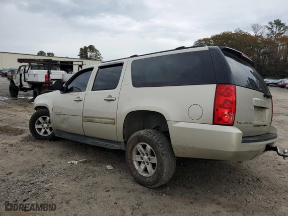 2013 GMC Yukon XL SLT with VIN 1GKS1KE04DR139693, listed as a Copart auction lot 83460214 with 0 mi miles and Salvage Title. Bid and sale history available at carsss.com. Image 2.