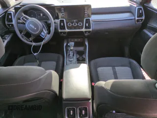 2022 Kia Sorento LX z VIN 5XYRGDLC4NG099777, wystawiony jako Copart lot #52391425 z przebiegiem 111 531 mil mil oraz Szkoda całkowita • Salvage title. Historia ofert i sprzedaży dostępna na DreamBid. Obrazek 8.