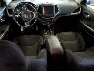 2016 Jeep Cherokee Latitude with VIN 1C4PJMCSXGW180482, listed as a Copart auction lot 60639315 with 118,164 mi miles and Salvage title. Bid and sale history available at DreamBid. Image 8.