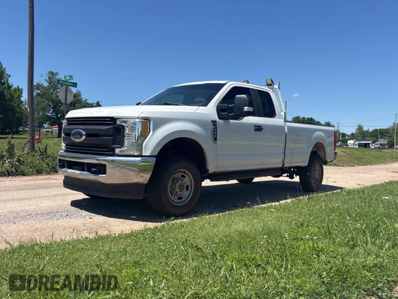 2017 Ford F-250 XLT with VIN 1FT7X2B69HEE28459, listed as a Copart auction lot 55882185 with 182,045 mi miles and Clean title. Bid and sale history available at DreamBid. Image 2.