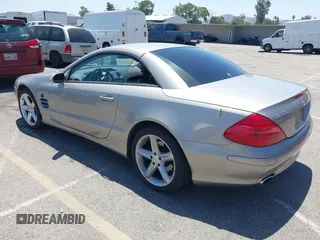 2004 Mercedes-Benz SL 500 z VIN WDBSK75F44F063970, wystawiony jako IAAI lot #42301998 z przebiegiem 108 480 mil mil oraz . Historia ofert i sprzedaży dostępna na DreamBid. Obrazek 3.