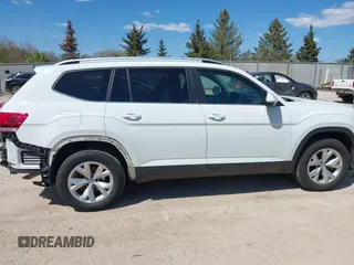 2018 Volkswagen Atlas SE with VIN 1V2KR2CAXJC586848, listed as a IAAI auction lot 42200959 with 96,336 mi miles and . Bid and sale history available at DreamBid. Image 14.