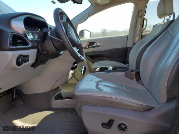 2018 Chrysler Pacifica Touring L with VIN 2C4RC1BG1JR102848, listed as a Copart auction lot 47889755 with 68,474 mi miles and Salvage Title. Bid and sale history available at carsss.com. Image 7.