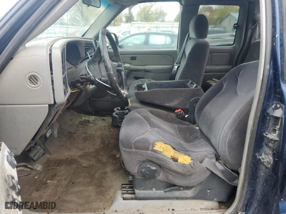 2000 GMC New Sierra 1500 SLE with VIN 1GTEK19T0YE432847, listed as a Copart auction lot 81260414 with NaN miles and Salvage Title. Bid and sale history available at carsss.com. Image 7.