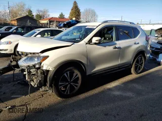2017 Nissan Rogue SV z VIN JN8AT2MV7HW282261, wystawiony jako Copart lot #52377695 z przebiegiem 75 523 mil mil oraz Szkoda całkowita • Salvage title. Historia ofert i sprzedaży dostępna na DreamBid. Obrazek 1.