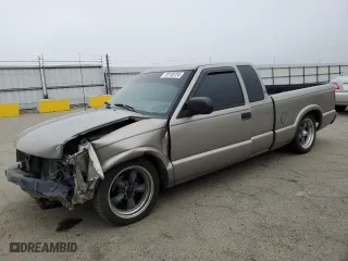 2001 GMC Sonoma SLS w/1SG Pkg with VIN 1GTCS19W318154175, listed as a Copart auction lot 79110724 with 135,746 mi miles and Salvage Title. Bid and sale history available at carsss.com. Image 1.