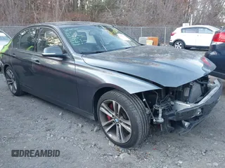 2013 BMW 3 Series 335i xDrive z VIN WBA3B9C55DF586231, wystawiony jako IAAI lot #41302520 z przebiegiem 123 173 mil mil oraz . Historia ofert i sprzedaży dostępna na DreamBid. Obrazek 1.