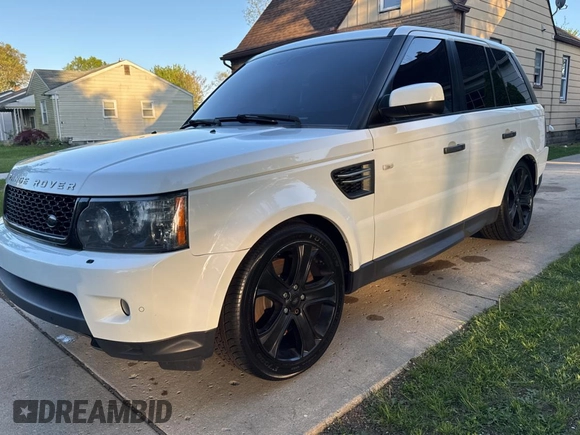 2011 Land Rover Range Rover Sport HSE with VIN SALSF2D4XBA269774, listed as a Copart auction lot 56608025 with 180,700 mi miles and Clean title. Bid and sale history available at DreamBid. Image 2.