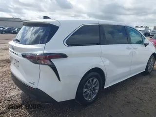 2024 Toyota Sienna LE with VIN 5TDKRKEC5RS196136, listed as a IAAI auction lot 41766022 with 26,044 mi miles. Bid and sale history available at carsss.com. Image 4.
