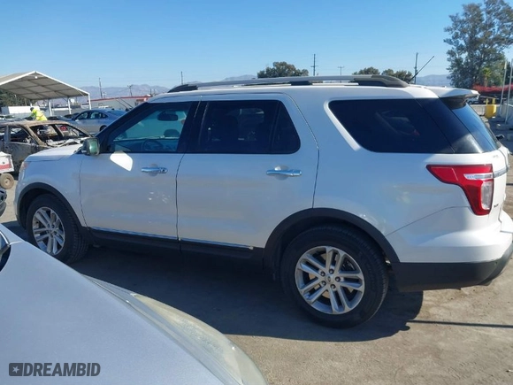 2015 Ford Explorer XLT with VIN 1FM5K7D86FGA55136, listed as a IAAI auction lot 40871845 with 99,767 mi miles. Bid and sale history available at carsss.com. Image 14.