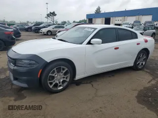 2015 Dodge Charger SXT z VIN 2C3CDXJG8FH920098, wystawiony jako Copart lot #58844785 z przebiegiem 175 267 mil mil oraz Czysty tytuł • Clean title. Historia ofert i sprzedaży dostępna na DreamBid. Obrazek 1.