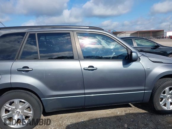 2006 Suzuki Grand Vitara Luxury z VIN JS3TE947864103082, wystawiony jako IAAI lot #42470917 z przebiegiem 155 702 mil mil oraz . Historia ofert i sprzedaży dostępna na DreamBid. Obrazek 14.