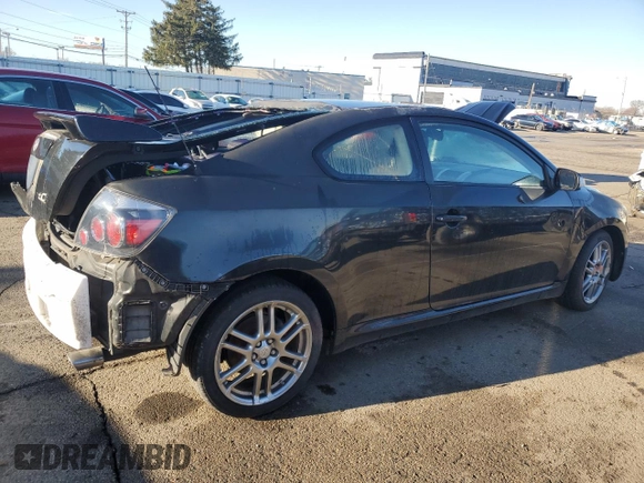 2009 Scion tC z VIN JTKDE167090278867, wystawiony jako Copart lot #47040775 z przebiegiem 148 976 mil mil oraz Szkoda całkowita • Salvage title. Historia ofert i sprzedaży dostępna na DreamBid. Obrazek 3.