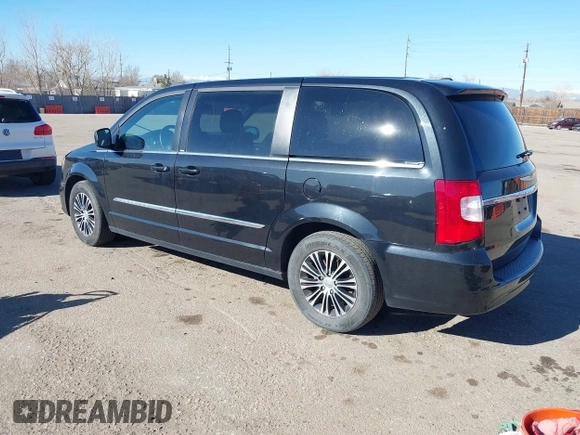 2014 Chrysler Town & Country S with VIN 2C4RC1HG0ER257498, listed as a IAAI auction lot 41627860 with 134,540 mi miles. Bid and sale history available at carsss.com. Image 3.